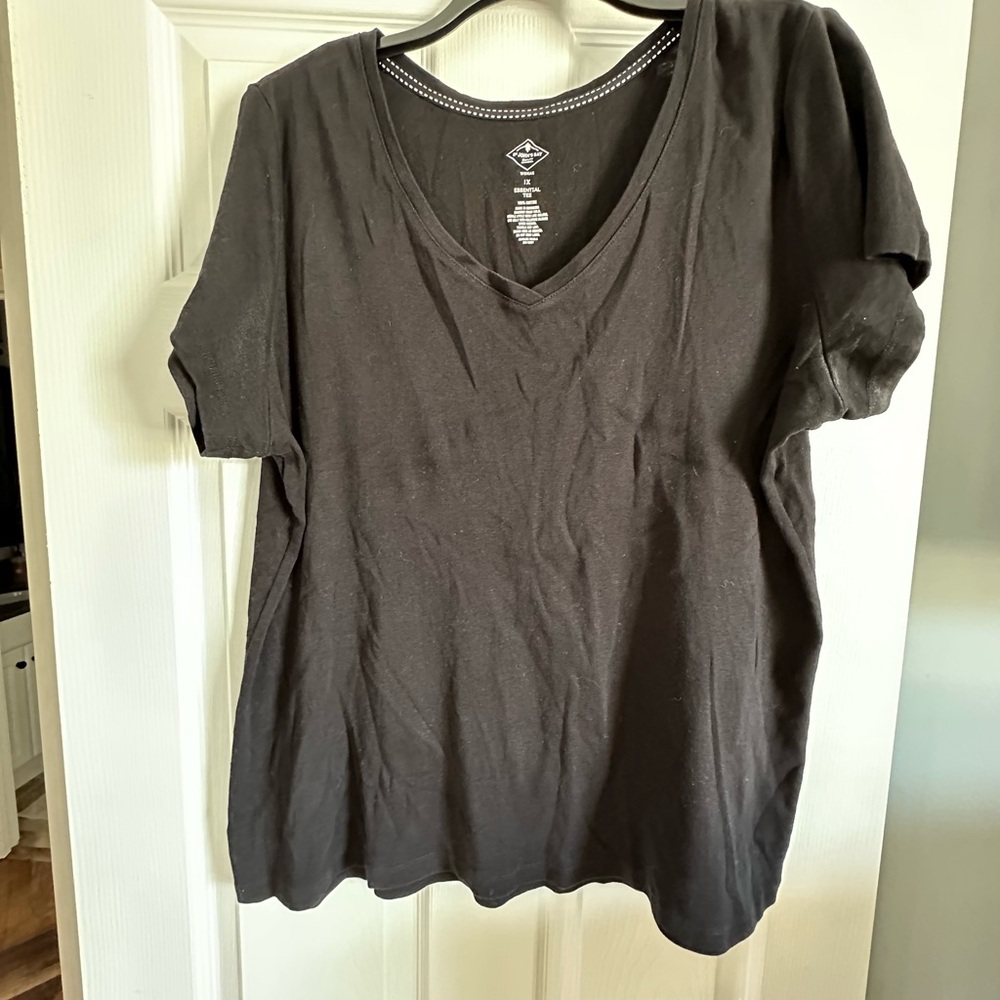 St. John's Bay Black Short Sleeve Tee